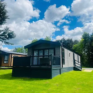 Silver Wood With Hot Tub Holiday home York
